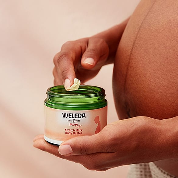 hands with stretch mark body butter